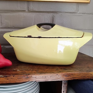 Raymond Loewy Cocotte Le Creuset Vintage Dutch Oven Yellow Enameled Cast Iron Casserole Dish &quot;La Coquelle&quot; 2.5