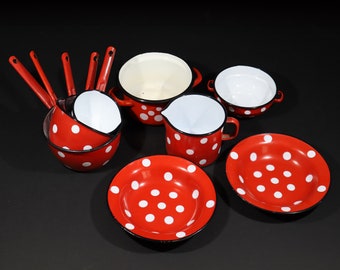 Vintage rotes Emaille-Kochgeschirr-Set mit Polka Dots, Retro-französische Küche