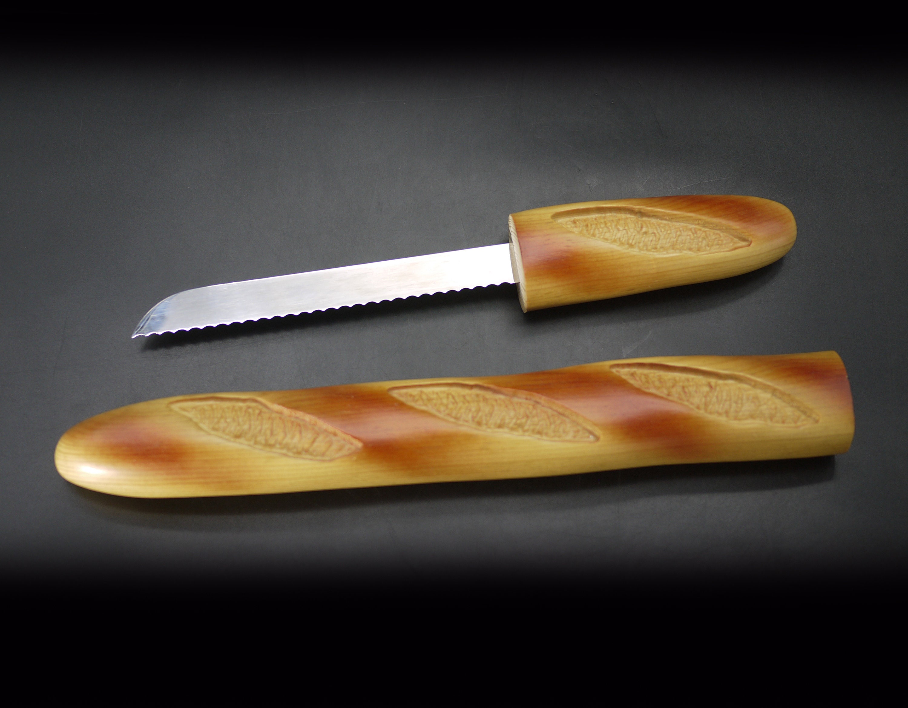 木彫ハンドル「シェフィールド」ヴィンテージのブレッドナイフ Vintage