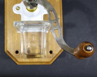 1930年代風のヴィンテージ壁掛け式コーヒーミル（磁器製キャニスター
