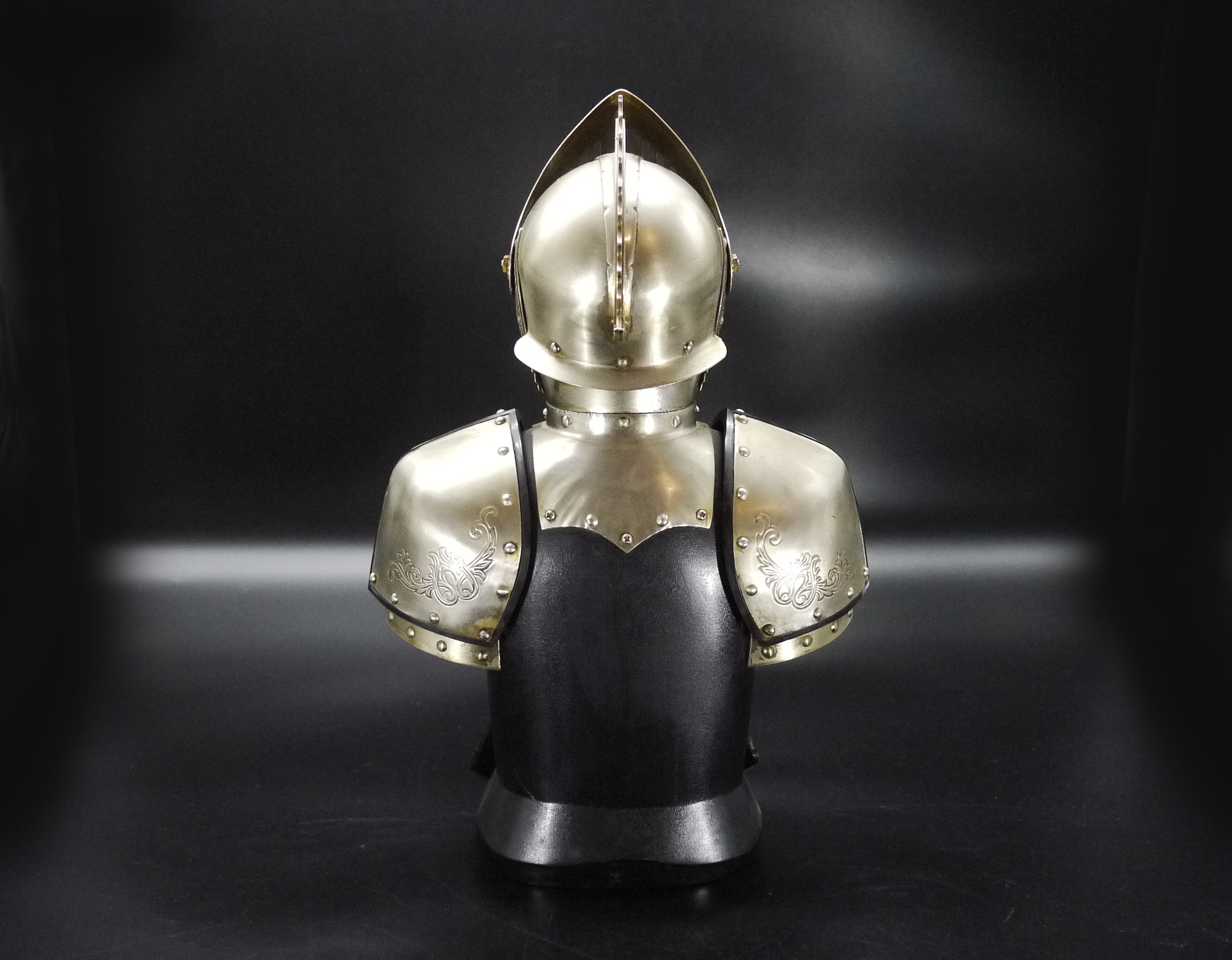 Vintage Knight Bar with Medieval Shot Glasses Set