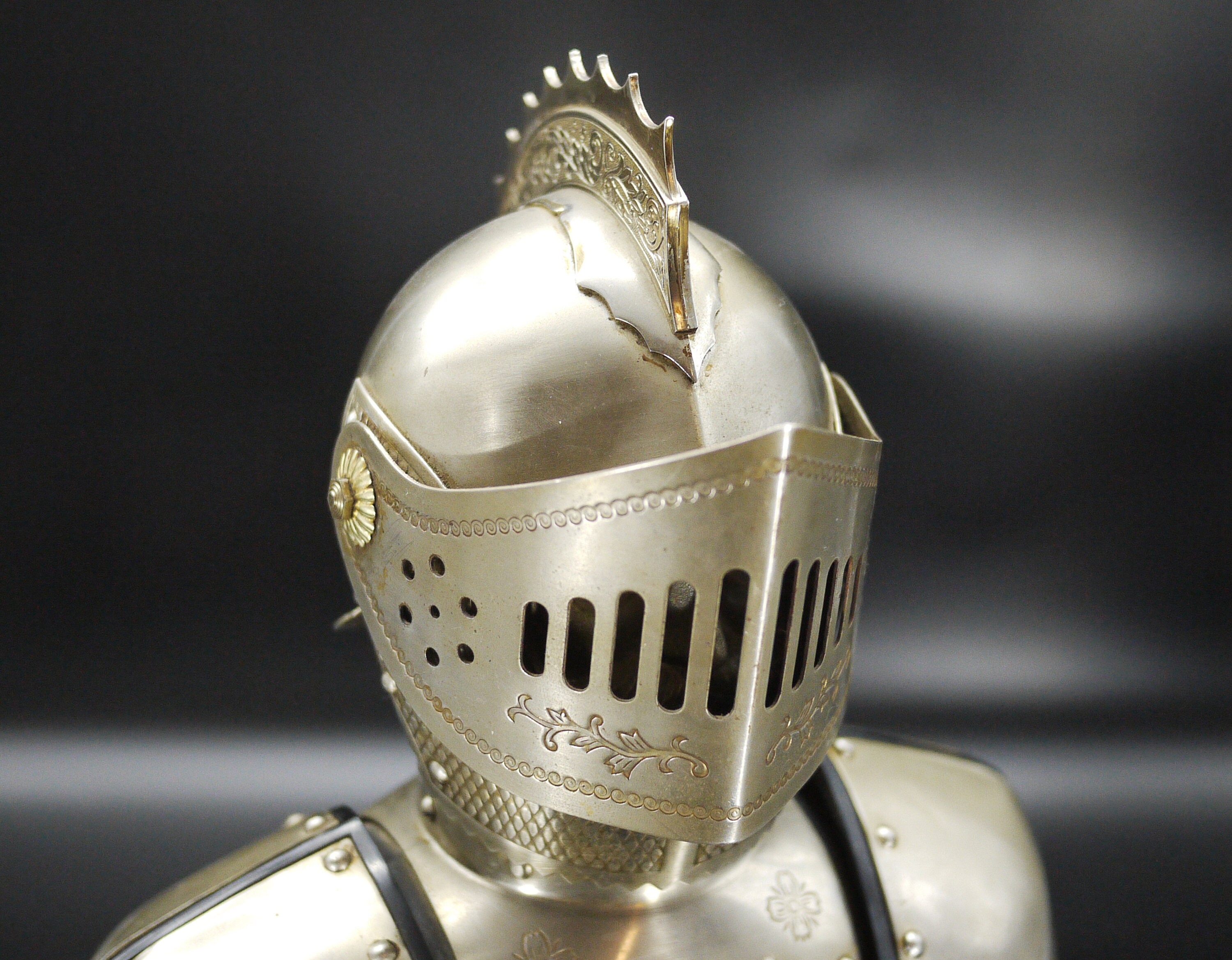 Vintage Knight Bar with Medieval Shot Glasses Set