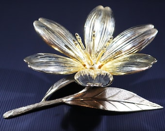 Vintage Gold Tone Flower Petal Ashtray Metal Sculpture Bridge Ash Trays Home Bar Decor