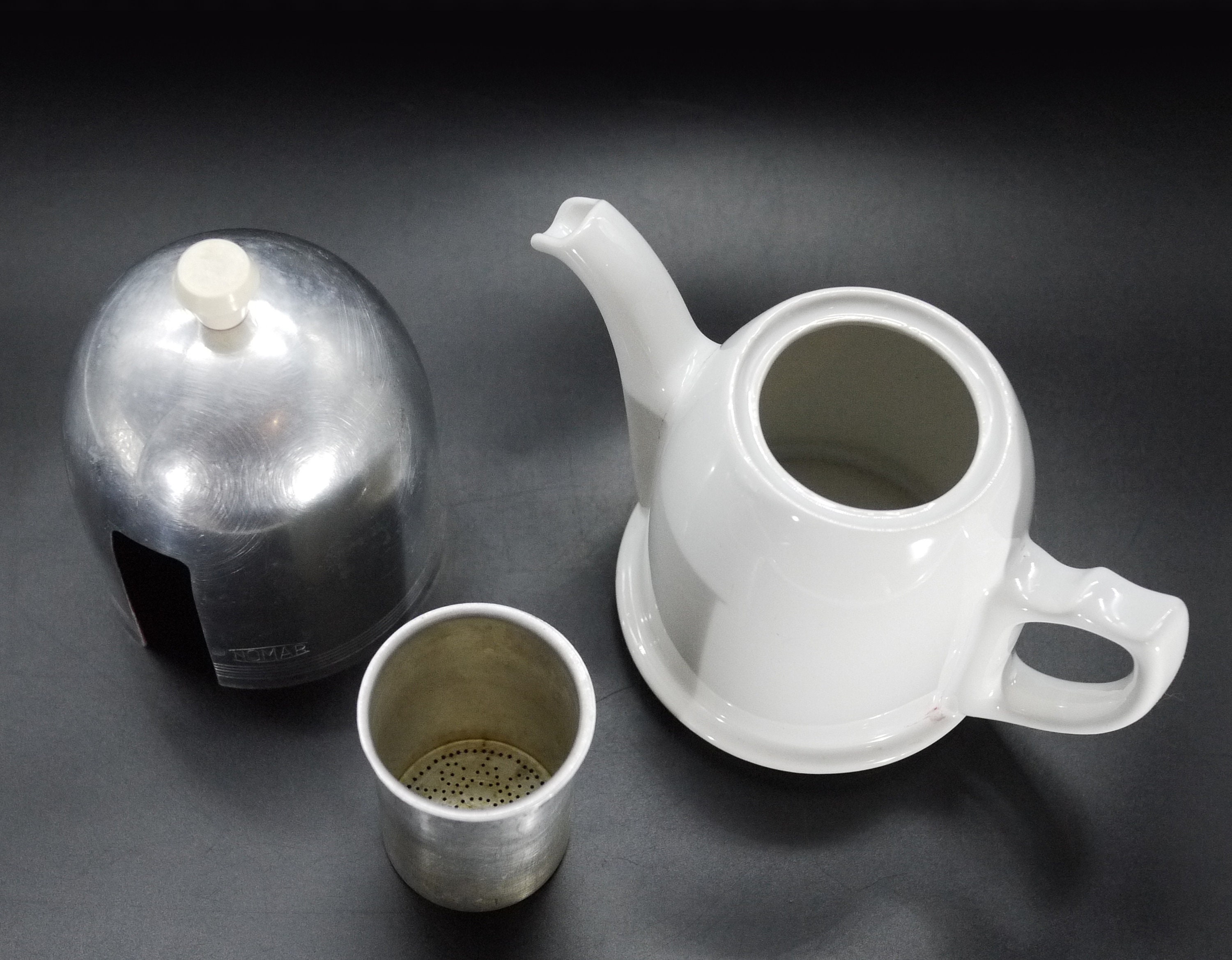 Porcelain French Insulated Teapot with Metal Infuser NOMAR