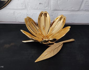 1960s Vintage Italian Flower Petal Ash Trays in Gold Brass