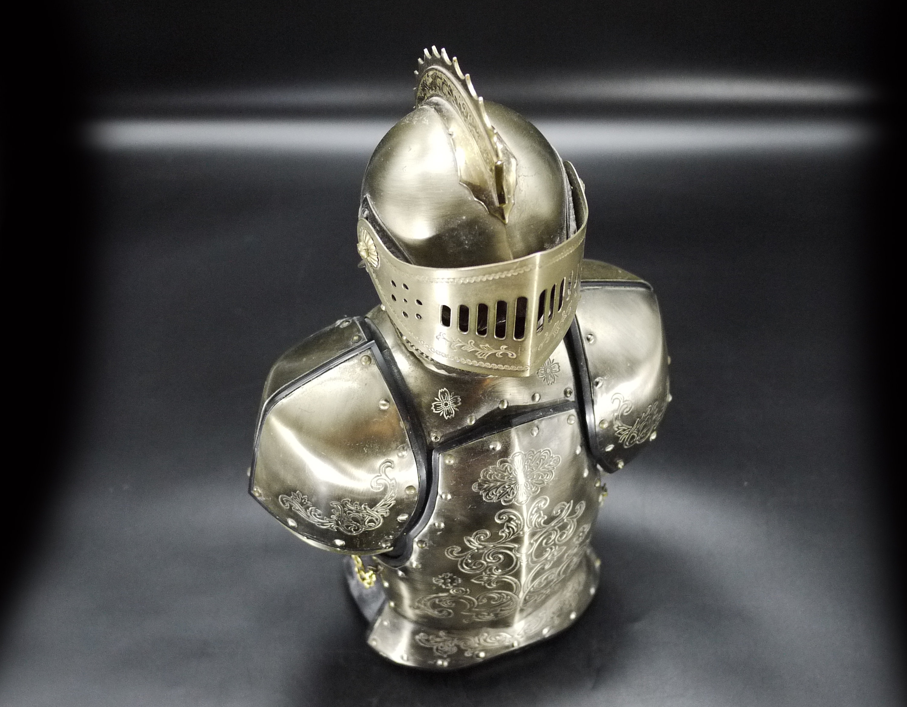 Vintage Knight Bar with Decanter & Shot Glasses Set