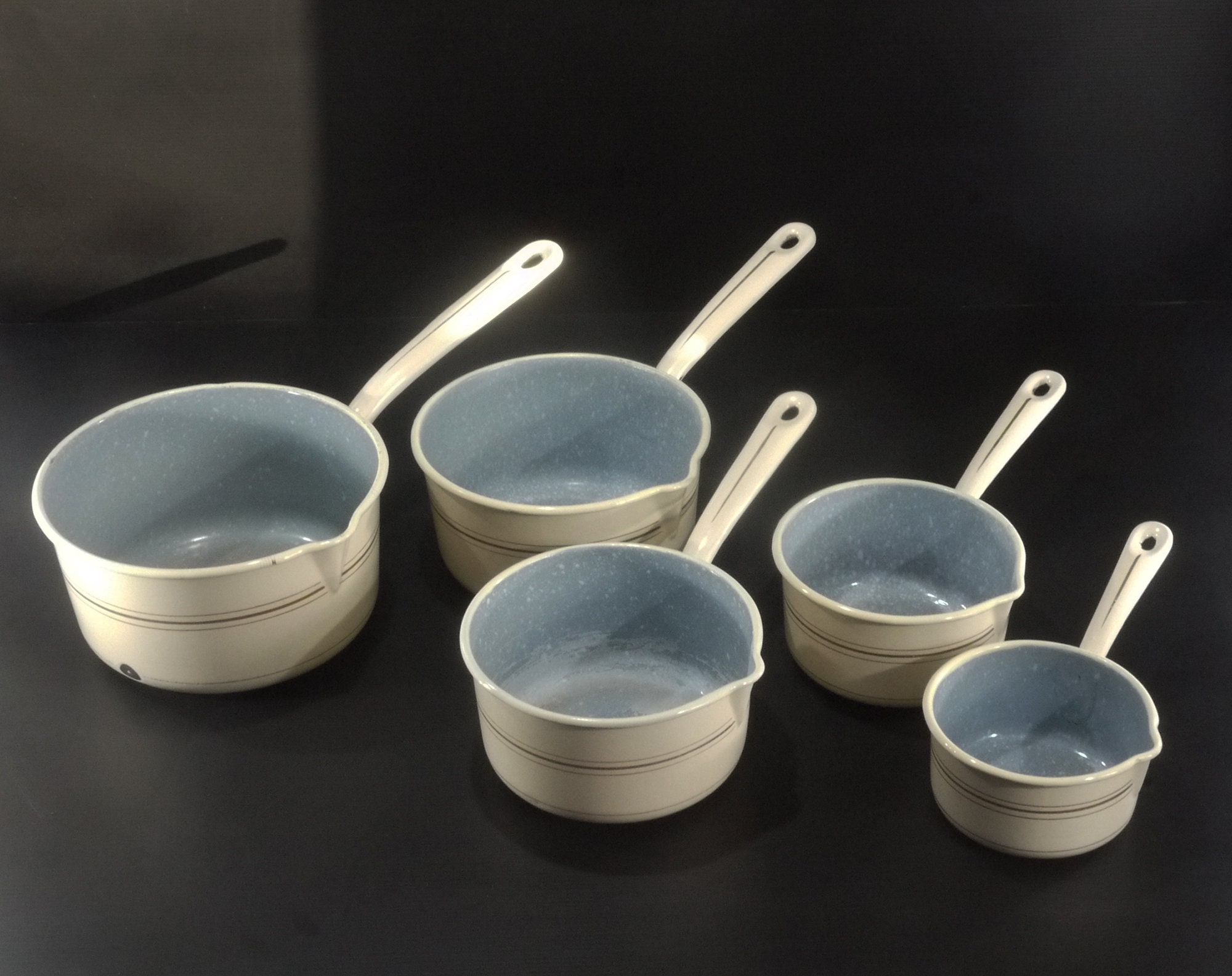 Set of 5 French Enamel Saucepan with Pour Spout Cream and Gold