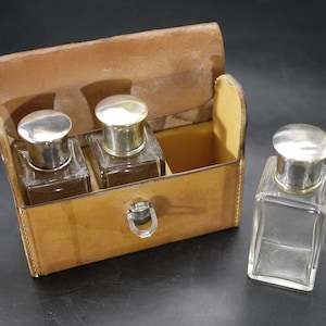 Custodia da viaggio in pelle Art Déco con flaconi di profumo