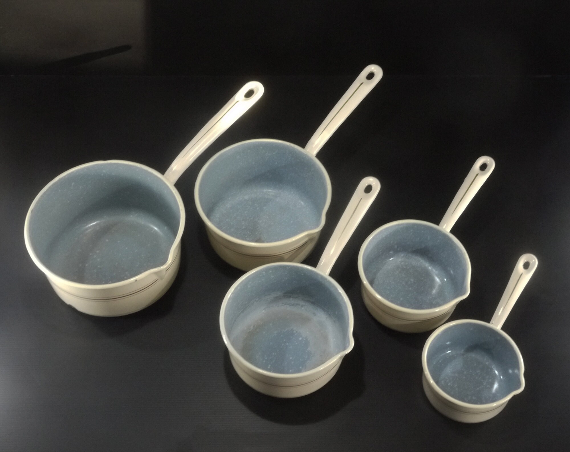 Set of 5 French Enamel Saucepan with Pour Spout Cream and Gold
