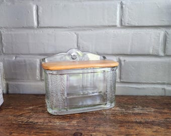 Salero de cristal francés vintage con tapa de madera, organizador de pared para cocina.