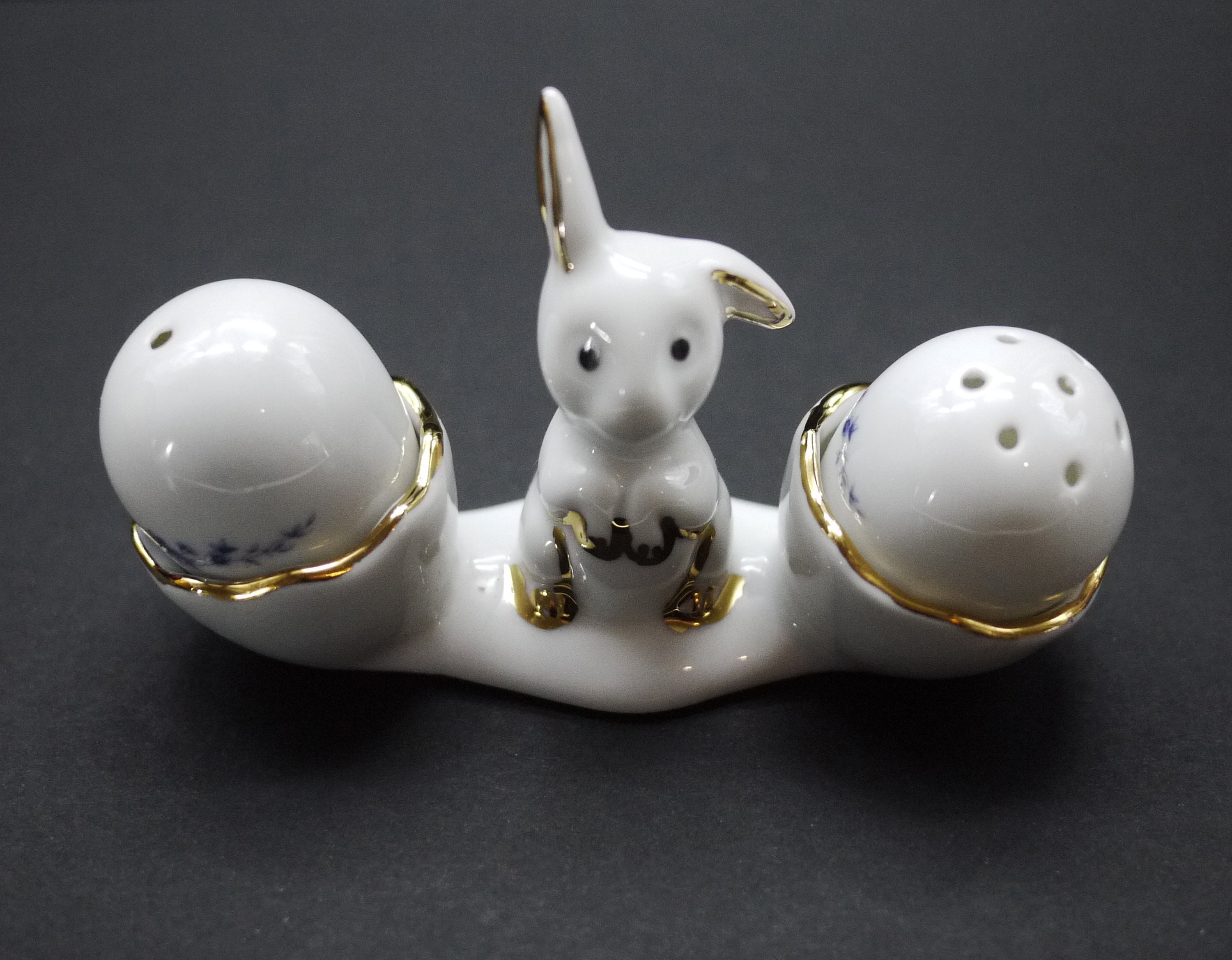 Vintage Bunny Salt Pepper Shakers On Stand