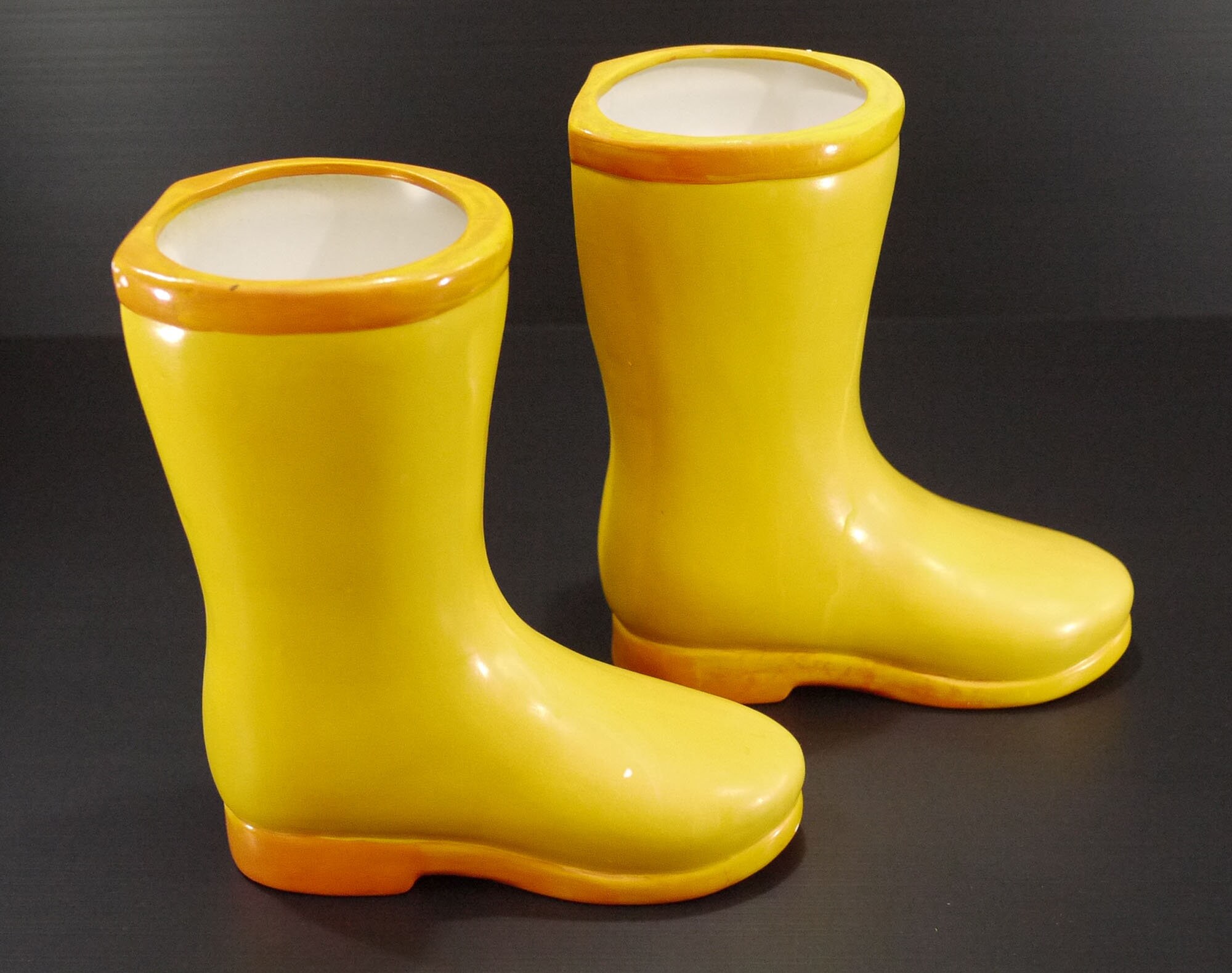 what stores sell rain boots