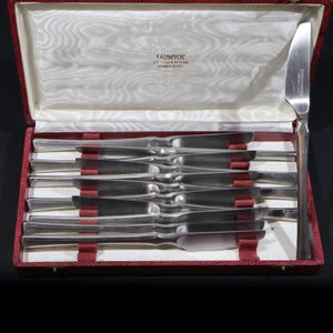 Set di 12 coltelli da tavola in acciaio inox, posate francesi in stile Mid-Century Modern, in scatola di Comargent