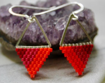 Fuchsia. Beaded earrings. Handwoven earrings.