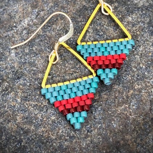 Crimson and Clover. Seed bead earrings. Handwoven earrings.