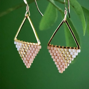 Cameo. Brick stitch earrings.