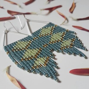 Blueberries. Handwoven earrings. Seed bead earrings. Fringe earrings. Pattern earrings.