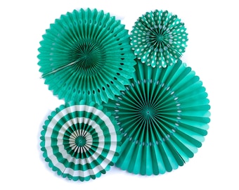 Green Paper Fans, Green Fans, Green Paper Rosettes, Christmas Party Decor, Kids Christmas Ideas, Paper Party Fans