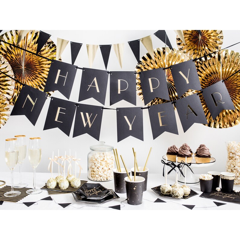 Black Napkins for New Year/'s Eve Party Black Happy New Year Napkins 20 Large Napkins NYE Party 2021 New Year/'s Eve Decorations