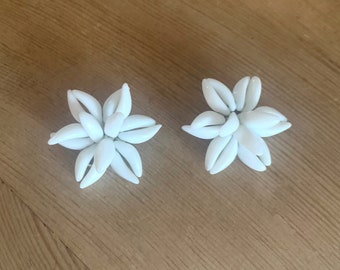 Weiße Milchglas Perlen Ohrclips Ohrclips Ohrringe Gänseblümchen Blume