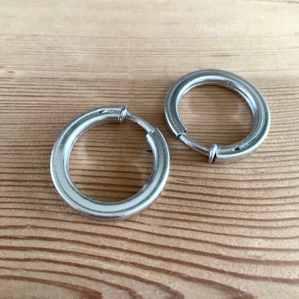 1980's Silver Tone Creoler Hoop Clip-on Earrings Light Weight