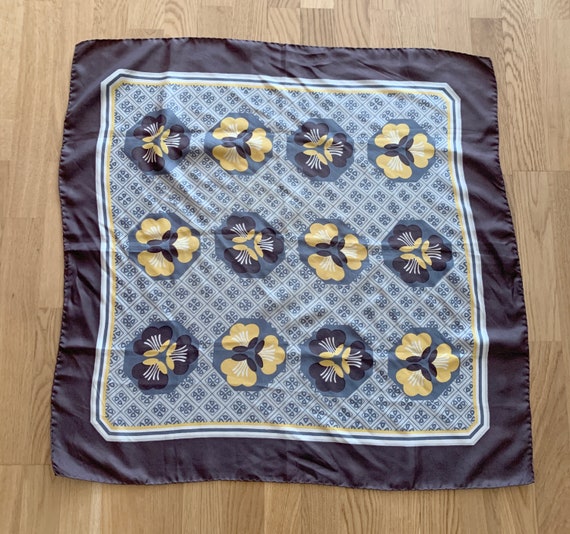 Vintage Silk Neckerchief Scarf Printed Abstract Floral Graphic Pattern Mauve Brown Yellow Gray 30 x 30 Inch