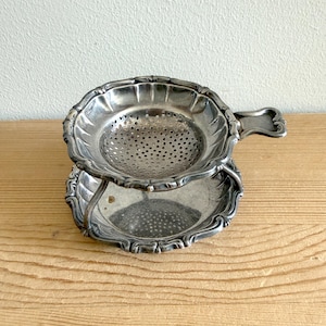 Colador de té vintage chapado en plata con soporte de madera, chapado en níquel y plata, decoración de cocina antigua vintage.