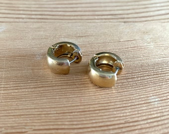 Kleine Halb Hoop Ohrhänger 1980er Jahre Gold Ton Für Ohrlöcher