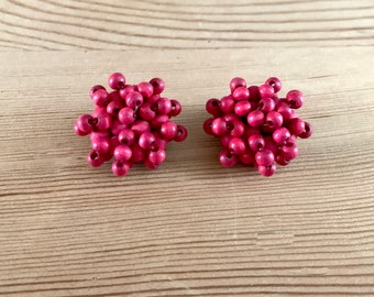 Red 1960's Vintage Cluster Bead Clip on Earrings Red Wood Beads Earrrings 1 inch Beaded Lingonberry Earrings Midcentury