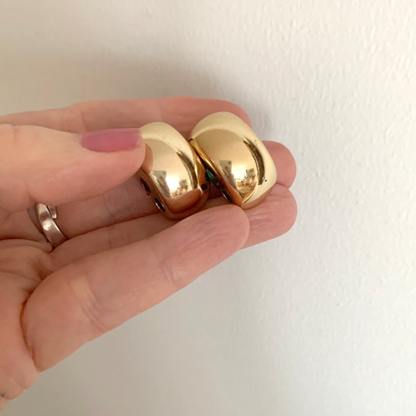 1980's Gold Toned Un-pierced Half Hoop Clip-on Earrings Shiny Metal