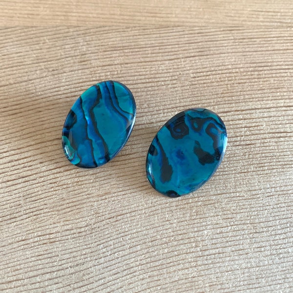 Boucles d'oreilles clips plates ovales en nacre nacrée bleue et nacre