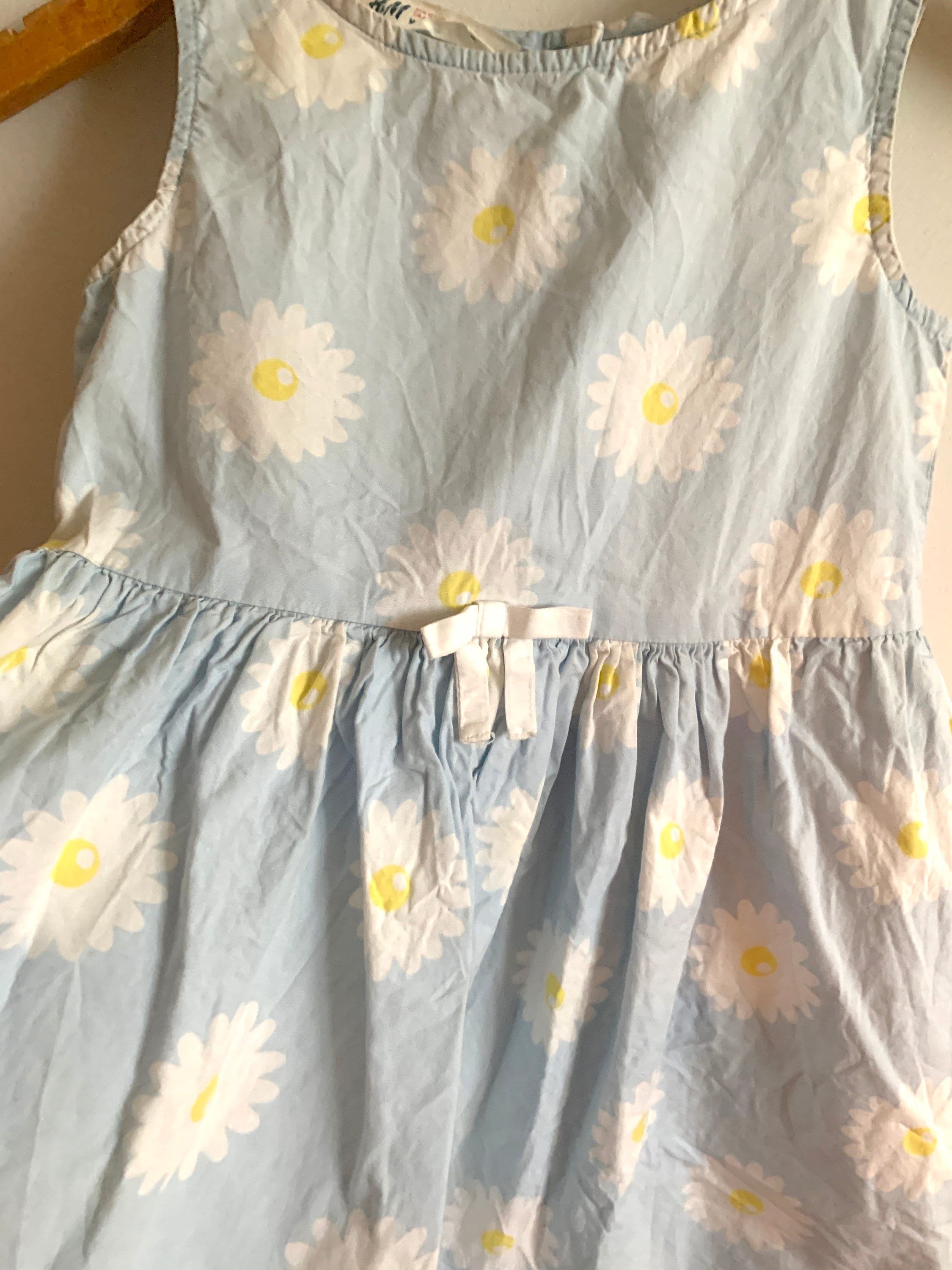 Robe Fille H&M Taille 5-6 Ans - Bleue à Fleurs Blanches, Sans Manches, Longueur Genou - Occasion En Très Bon état
