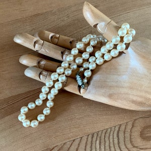 Faux Pearl Necklace 23.5 inch Single Strand Pearl Necklace Vintage Necklace Midcentury Classic Matine Pearl Necklace