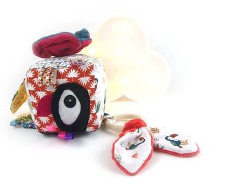 Cube sensoriel sonore Toucan - Cube d'activité en tissu - Cadeau pour bébé - Jouet en tissu pour bébé