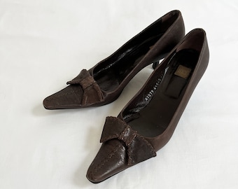 Vintage kitten heel leather pumps with bow detail