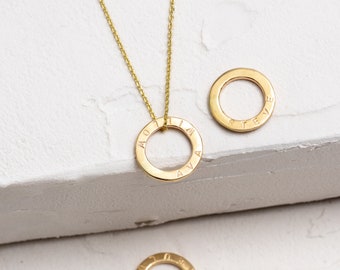 Collar Teeny Tiny Classic con círculo de oro de 9 quilates