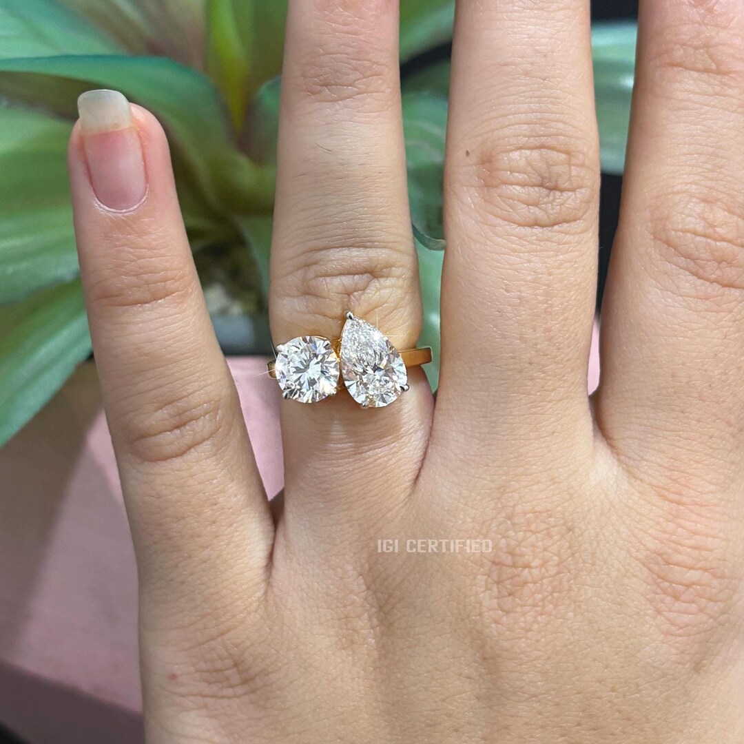 Round and Pear Cut Lab-grown Diamond Toi Et Moi Engagement Ring