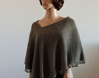 Taupe Beige poncho suéter Listo para enviar puntos cálidos Punto manual poncho jumper hecho Mujeres Poncho