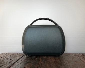 Vintage beauty case, hand luggage, train luggage, fashion, woman, cosmetics, polycarbonate, green.