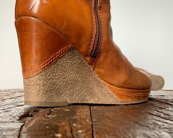 below sunset clog boot