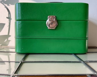 60s vintage BEAUTYCASE of apple green color with mirror