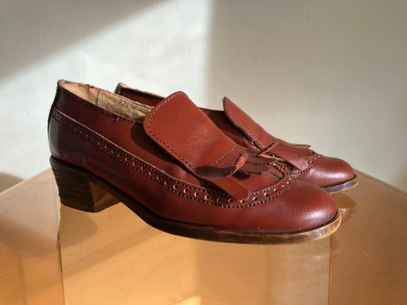 Tamaris Vintage brogues, hole shoes, slip on, girl, lady, granny, lace up, Auburn leather, size 36eu3uk, made in Germany. 1970s Tamaris Vintage brogues, hole shoes, slip on, girl, lady, granny, lace up, Auburn leather, size 36eu3uk, made in Germany. 1970s
