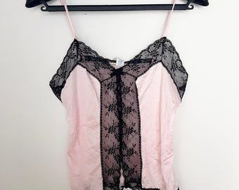 Camisola vintage rosa y negra talla L 100% nailon con encaje Hecho en EE. UU. Whimsigoth Coquette