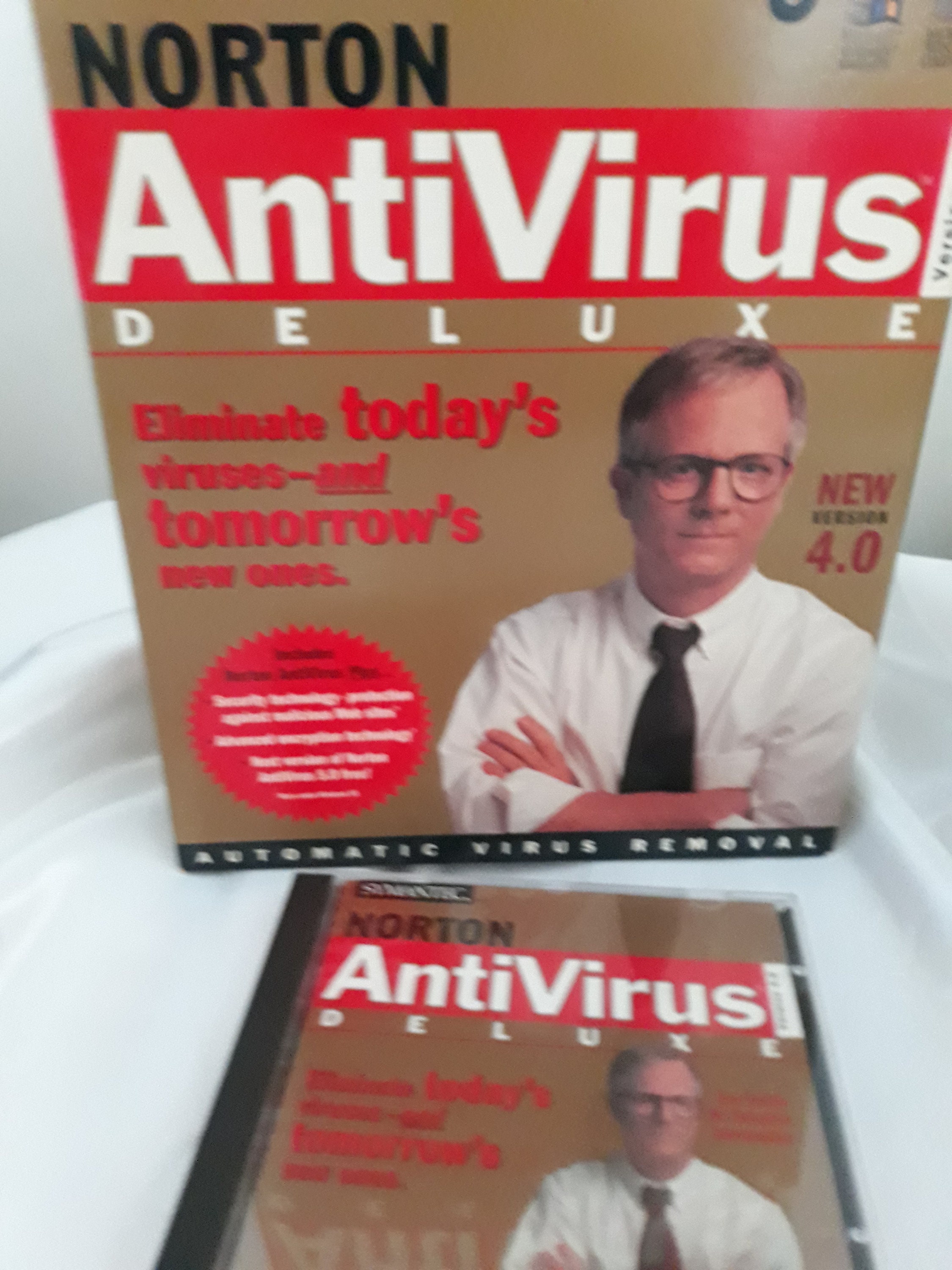 Symantec Norton AntiVirus Deluxe Version 4.0