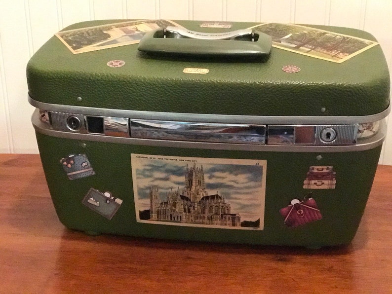 Vintage train case image 0