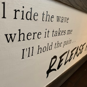 Pareljam | "Release" houten teken