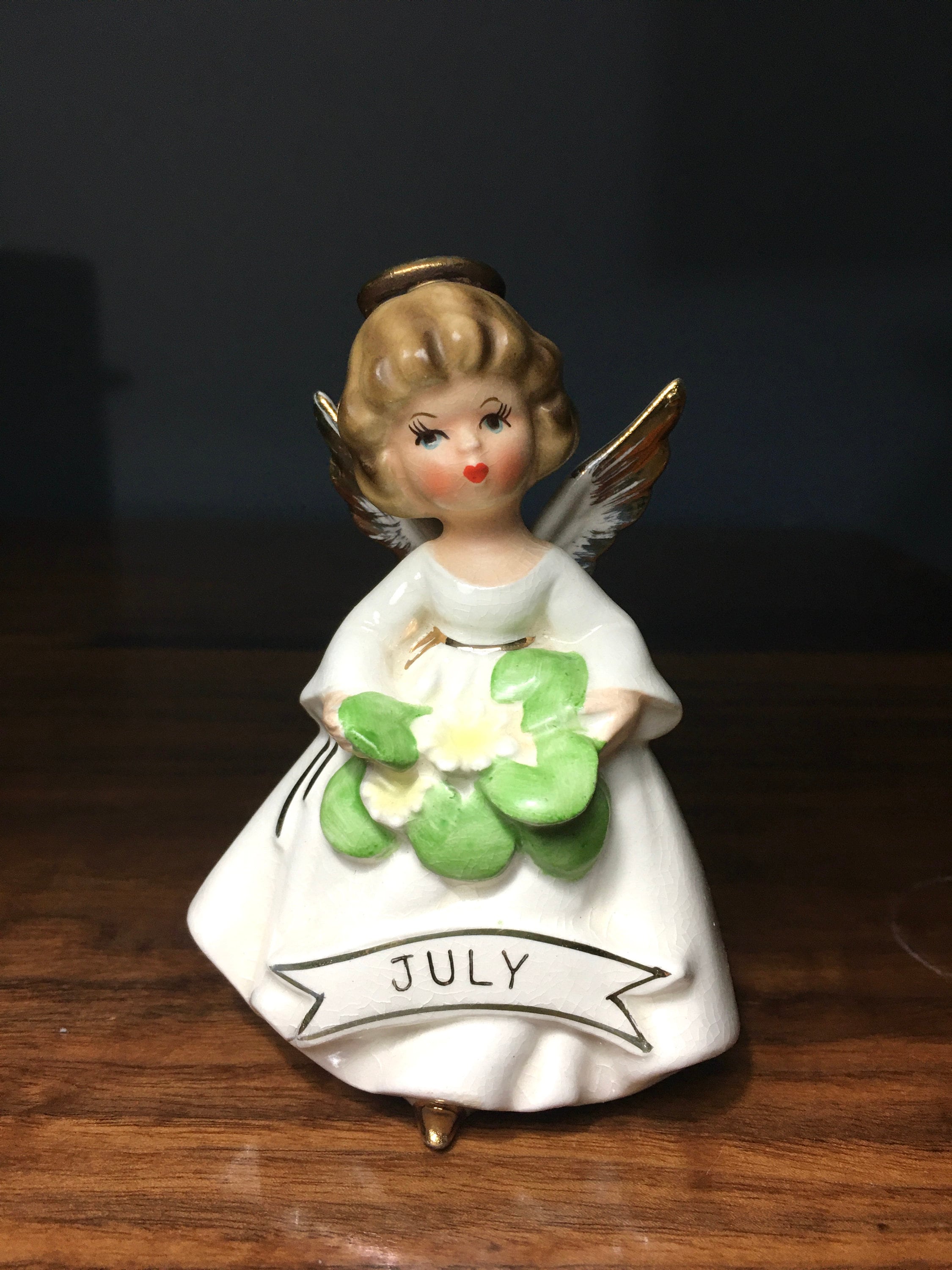 洋書 ENESCO Victorian Holy Family &amp; Angel 6004185 Retirement Angel — Enesco Gift Shop