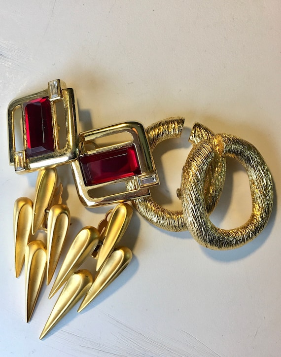 Park lane vintage clip earrings. gold tone rhinest