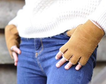 Somerset Sheepskin Fingerless Gloves For Ladies In Tan