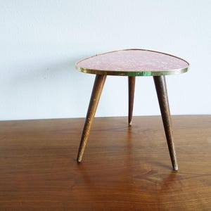 Flower stool kidney table three-legged red white brown gold-colored wood flower table 50s 60s vintage side table midcentury space age